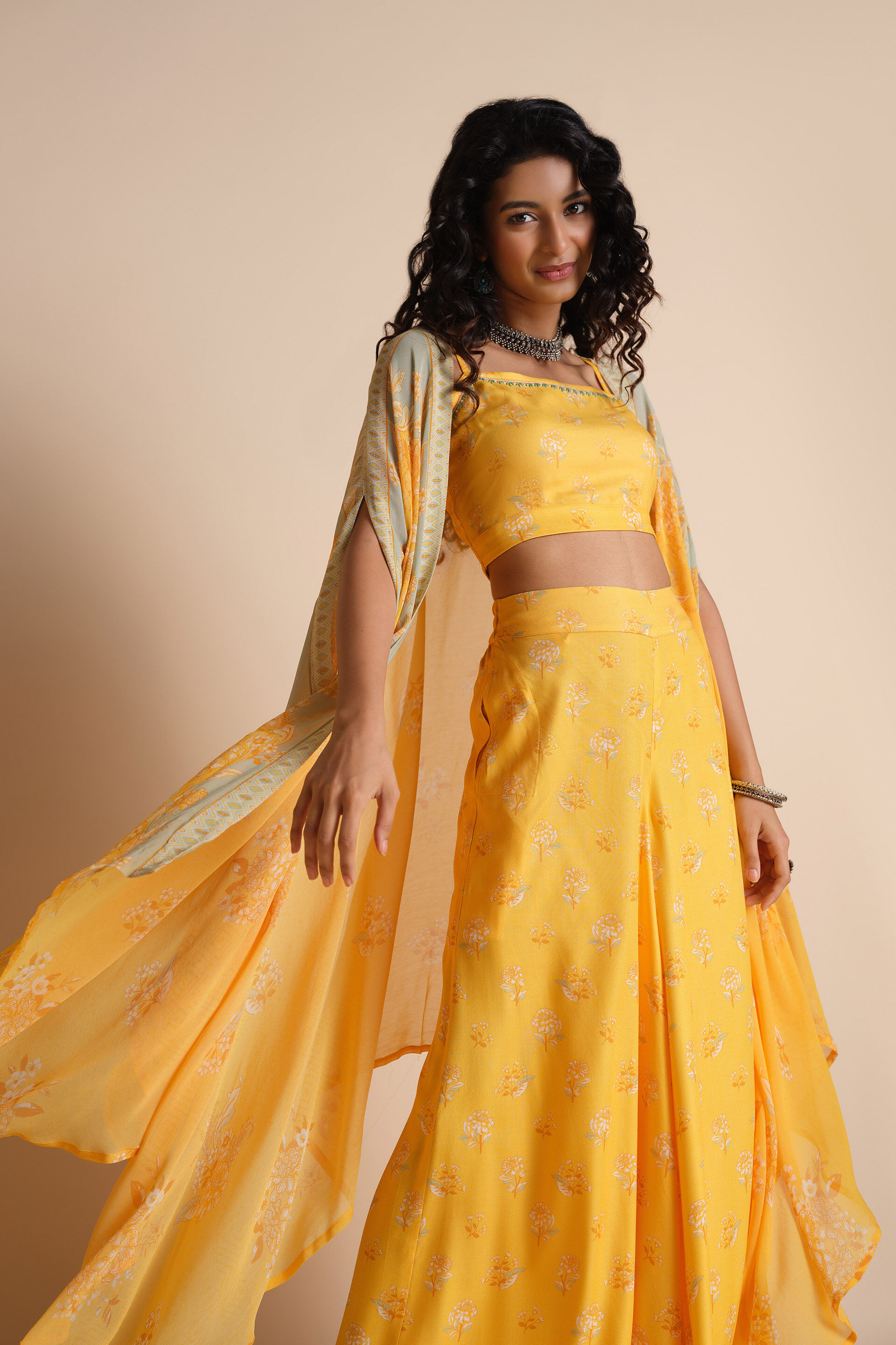 Sunehra Aaftab Shrug Set, Mustard, image 9